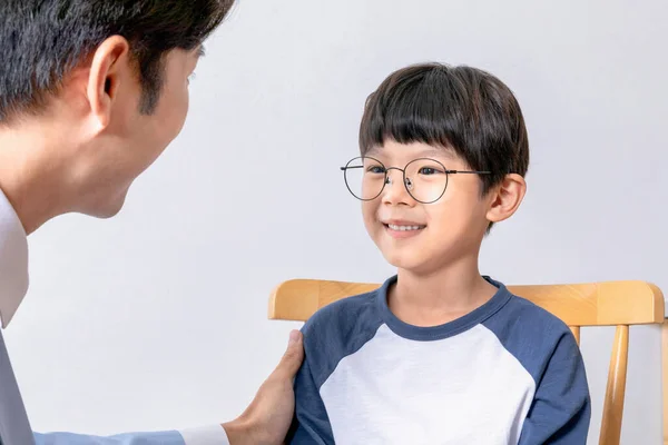 Coreano Asiático Niño Oftálmica Clinic Eyesight Prueba — Foto de Stock