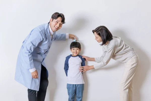Coreano Ásia Criança Clínica Crescimento Aconselhando Conceito — Fotografia de Stock