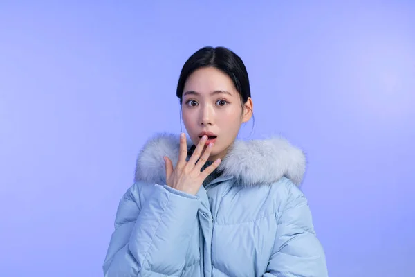 Koreli Genç Bir Kadın Portresi Stüdyo Fotoğrafı Kışın Cilt Güzelliği — Stok fotoğraf
