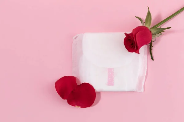 Mulher Produtos Menstruais Almofada Sanitária Rosa — Fotografia de Stock