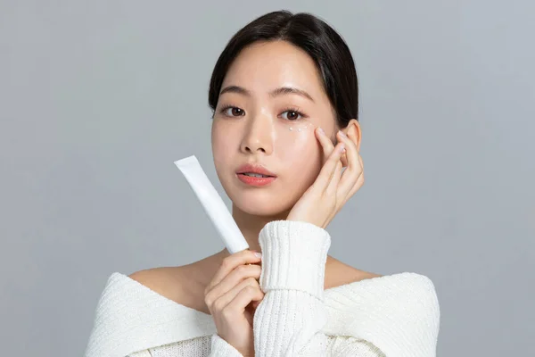Gyönyörű Fiatal Koreai Portré Stúdió Fotó Télen Bőr Szépség Kozmetika — Stock Fotó