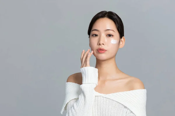 Gyönyörű Fiatal Koreai Portré Stúdió Fotó Télen Bőr Szépség Kozmetikai — Stock Fotó