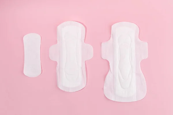 Produk Menstruasi Wanita Bandingkan Ukuran Pembalut Wanita — Stok Foto