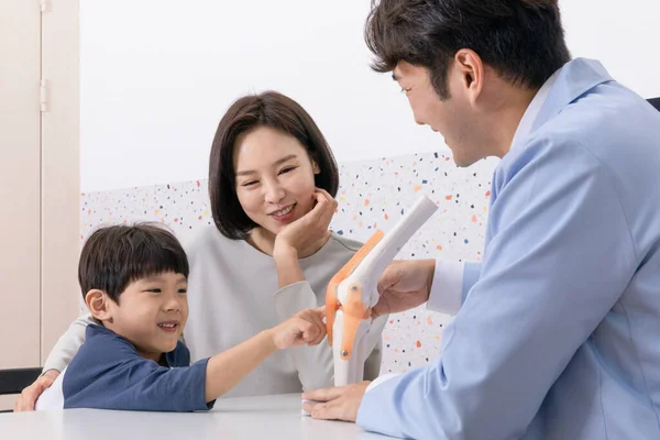 Korejské Dítě Klinice Růstové Poradenství — Stock fotografie