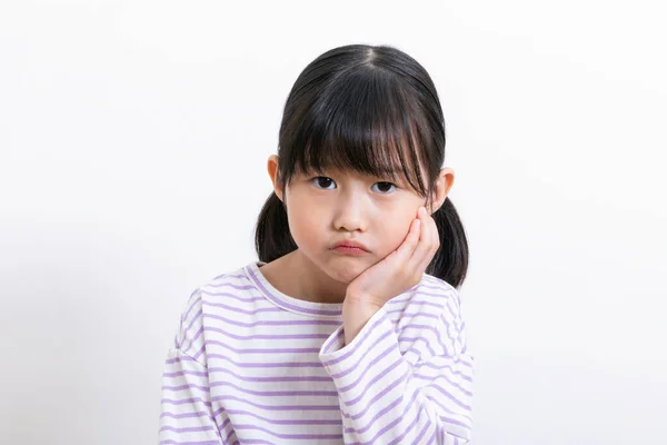 Азиатский Ребенок Страдающий Зубной Боли — стоковое фото