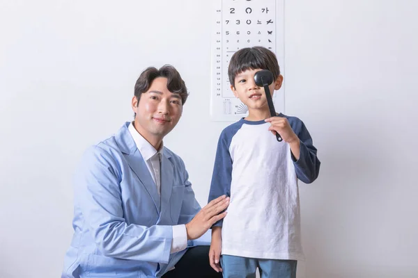 Korean Asian Child Ophthalmic Clinic_Eyesight Test — Stock Photo, Image