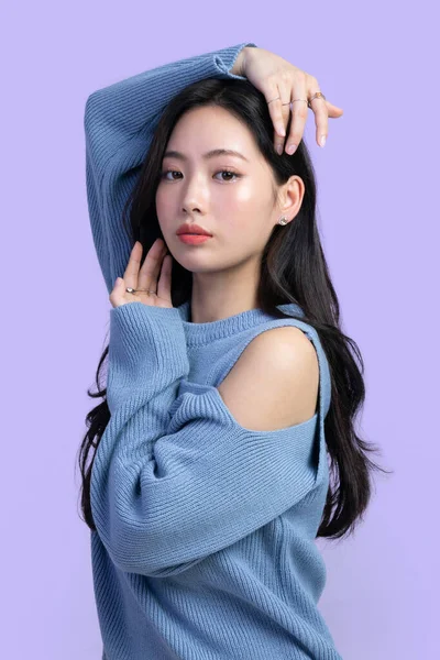 Foto Studio Wanita Muda Asia Yang Cantik Kulit Musim Dingin — Stok Foto