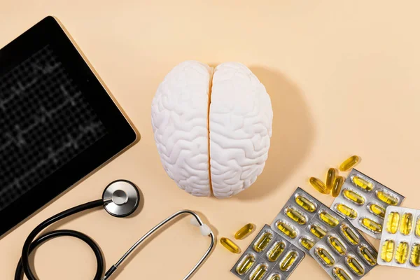 Brain Health Dementia Series Brain Miniature Stethoscope Tablet Omega — Stock Photo, Image