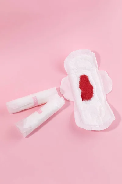Női Menstruációs Termékek Használt Egészségügyi Betét — Stock Fotó