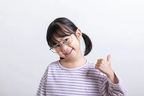 Ázsiai Koreai Gyerek Hüvelykujjal Felfelé Kézmozdulattal — Stock Fotó