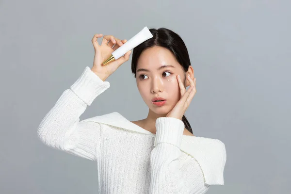 Koreli Genç Bir Kadın Portresi Kışın Çekilen Resim Cilt Güzelliği — Stok fotoğraf