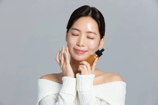 Koreli Genç Güzel Bir Asyalı Kadın Portresi Kışın Çekilen Resim — Stok fotoğraf