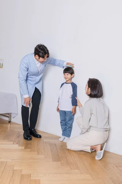 korean child in clinic growth counseling