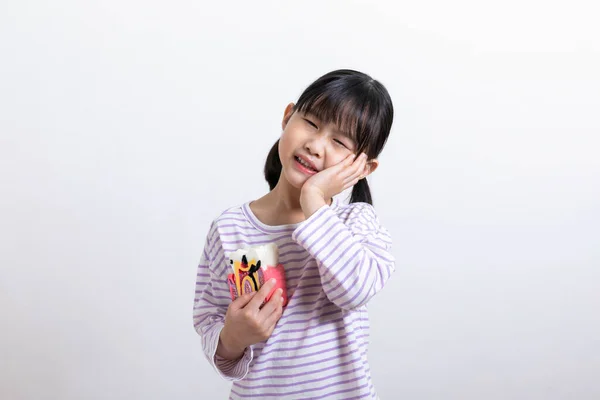 Azjatyckie Koreańskie Dziecko Cierpiące Ból Zęba — Zdjęcie stockowe