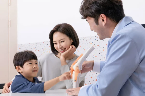 Korejské Asijské Dítě Klinice Koncepce Růstového Poradenství — Stock fotografie