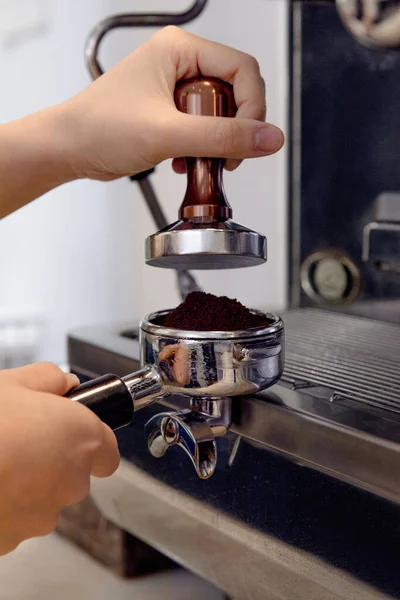 Barista Tamping Coffee Cafe Close View — Stock fotografie
