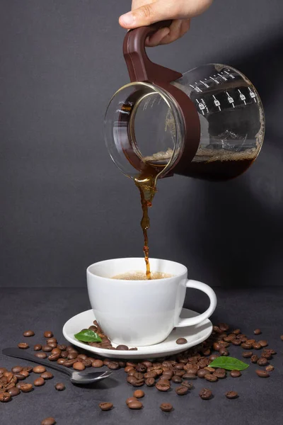 Kahve Çekirdekleri Kahve Fincanının Yaratıcı Konsepti — Stok fotoğraf
