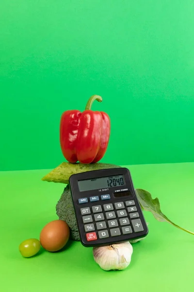 Konceptualne Twórcze Zdjęcie Inflacji Monetarnej Recesji Gospodarczej Kryzysu Warzyw Kalkulatora — Zdjęcie stockowe
