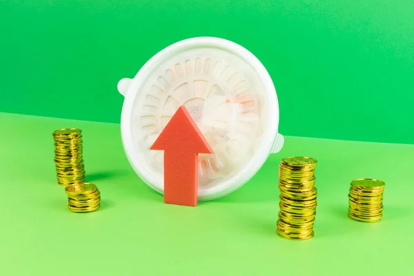 Koncepcyjne Twórcze Zdjęcie Inflacji Monetarnej Recesji Gospodarczej Kryzysu Kontenerów Monet — Zdjęcie stockowe