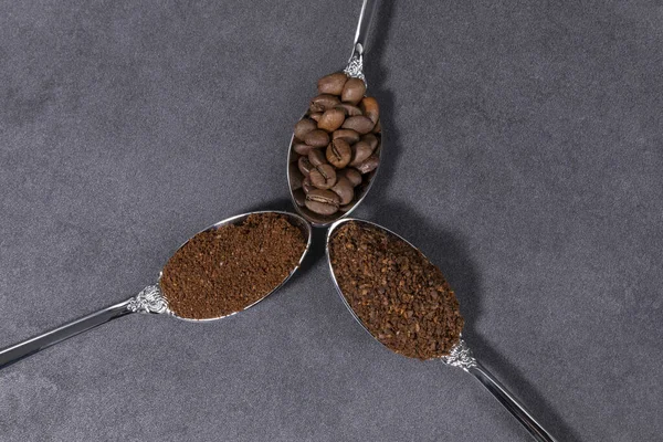 Kreatywne Zdjęcie Koncepcyjne Różnych Rodzajów Ziaren Kawy Przy Użyciu Obrazek Stockowy
