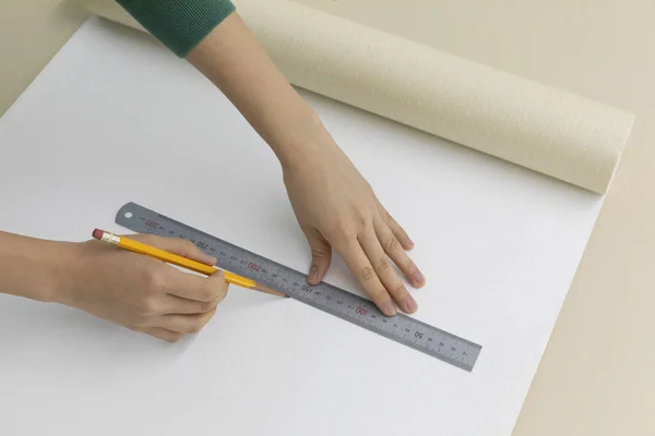 Diy Interior Hand Motion Closeup Wallpaper Length Check Pencil — Stock Photo, Image