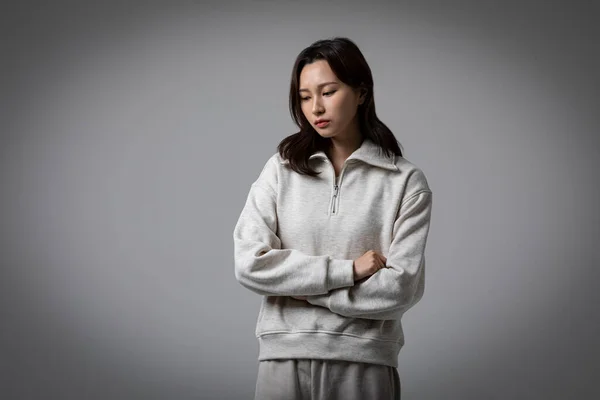 Stresli Depresif Pembe Takım Elbiseli Koreli Kadını Endişeli — Stok fotoğraf