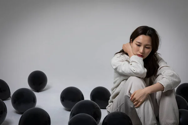 Stresli Depresif Pembe Takım Elbiseli Koreli Kadını Endişeli — Stok fotoğraf