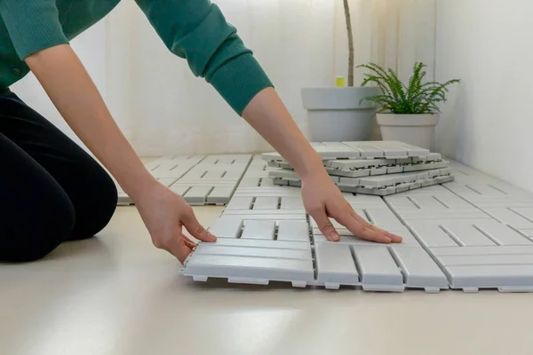 stock image DIY interior hand motion, closeup_tile a floor