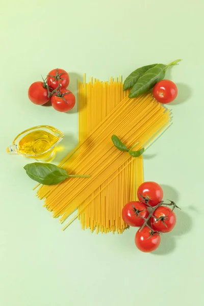 Fresh Basil Pasta Noodles Close View — Stock Photo, Image