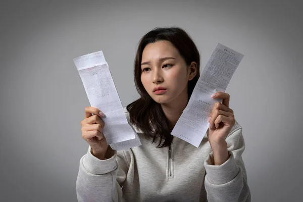 Stressé Déprimé Femme Affaires Coréenne Costume Rose Pensant Tout Regardant — Photo