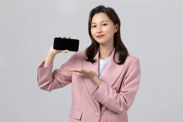 Business Concept Korean Young Woman Holding Smartphone Studio Shot — Stock Photo, Image