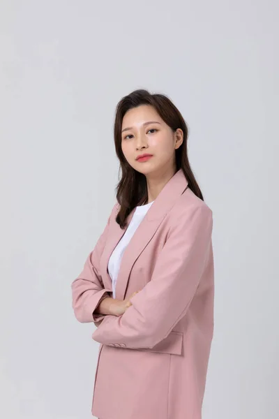 Koncepcja Biznesowa Koreańska Młoda Kobieta Stojąca Studio Strzał — Zdjęcie stockowe