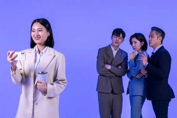 Aziatische Koreaanse Senior Middelbare Leeftijd Jonge Mannelijke Vrouwelijke Collega Modellen — Stockfoto