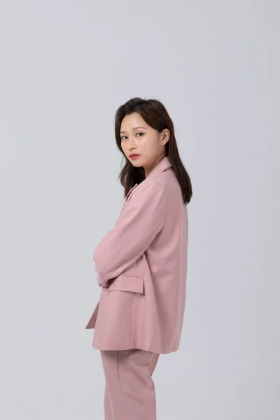 Επιχειρηματική Ιδέα Κορεάτισσα Νεαρή Γυναίκα Όρθια Φωτογραφία Στούντιο — Φωτογραφία Αρχείου