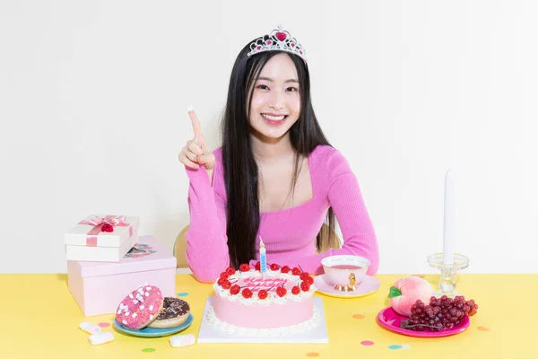 ヴィンテージY2Kピンクレトロのコンセプト写真韓国のアジアのかわいい女性の誕生日パーティーのコンセプトに対するスタジオの背景 — ストック写真