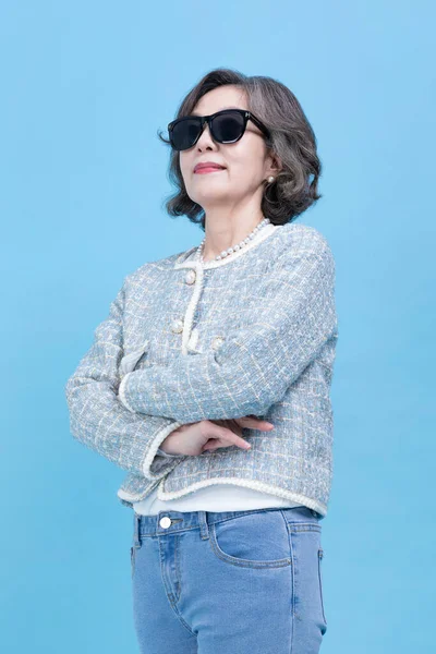 Активная Молодая Кореянка Солнечных Очках — стоковое фото