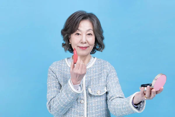 Attivo Giovane Anziano Coreano Asiatico Donna Indossare Rossetto — Foto Stock