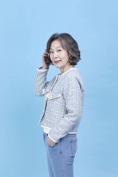 Boldog Aktív Fiatal Idős Koreai Ázsiai Álló — Stock Fotó