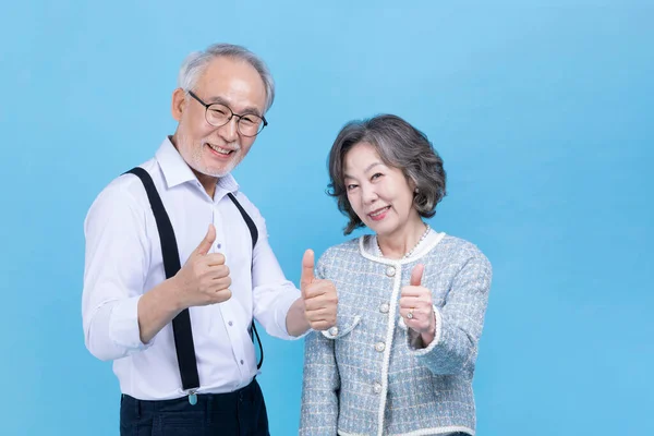 Attivo Giovane Anziano Coreano Asiatico Coppia Con Mano Movimento — Foto Stock