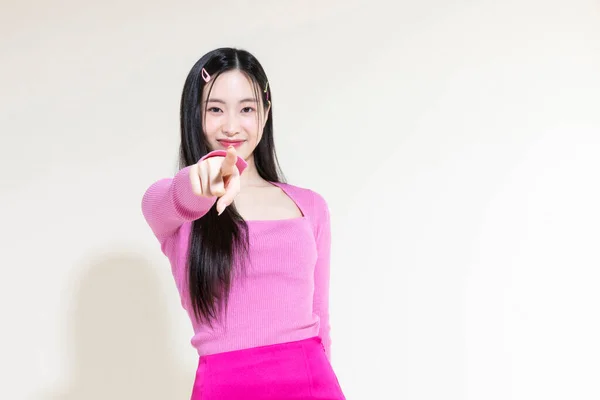 Vintage Y2K Ροζ Ρετρό Concept Φωτογραφία Της Κορεάτισσας Χαριτωμένης Γυναίκας — Φωτογραφία Αρχείου