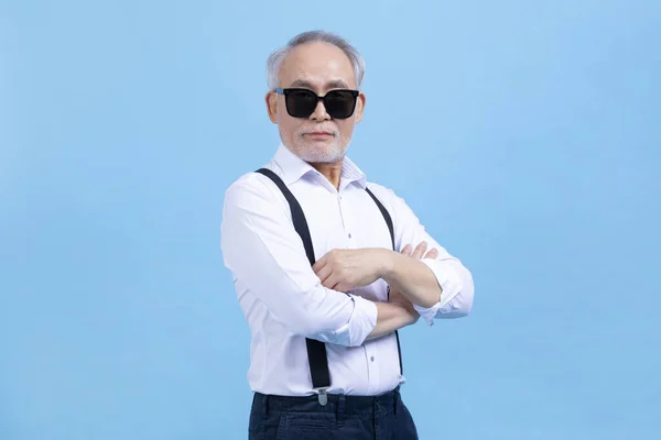 Attivo Giovane Anziano Coreano Asiatico Maschio Indossare Occhiali Sole Contro — Foto Stock