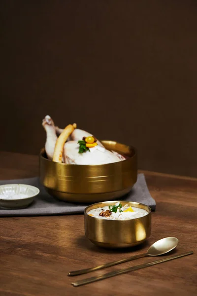 Makanan Tradisional Korea Samgyetang Dan Dakjuk Sup Ayam Dengan Ginseng — Stok Foto