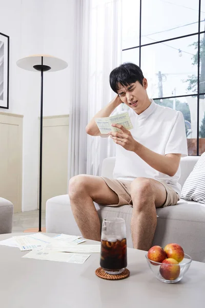 Summer Lifestyle Korean Asian Young Man Surprised Bill — Foto de Stock
