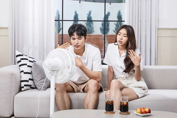 Summer Lifestyle Korean Asian Young Couple Enjoying Fan Breeze — Stok fotoğraf