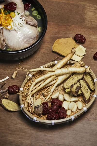 Coreano Samgyetang Cibo Tradizionale Zuppa Pollo Con Ginseng Erbe Aromatiche — Foto Stock