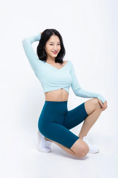 韩国亚洲美女坐着摆姿势的健康美感照片 — 图库照片
