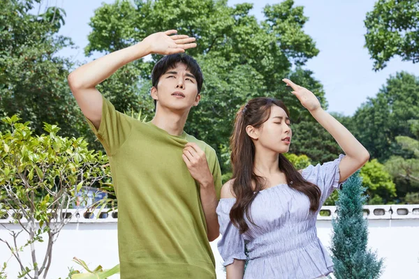 Summer Lifestyle Korean Asian Young Couple Shield Sun — Zdjęcie stockowe