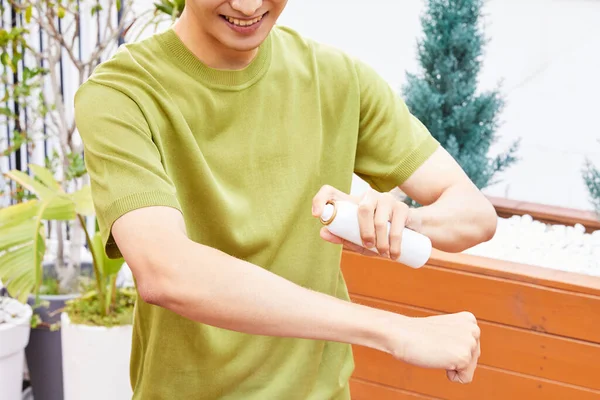 Summer Lifestyle Korean Asian Young Man Mosquito Repellent — Stock Photo, Image