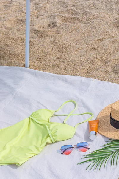 Swimming Suit Sunglasses Hat Beach — Stock Photo, Image