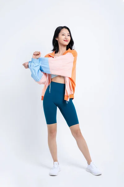 Концепция Здоровой Красоты Фото Корейской Азиатской Красивой Женщины Растяжения Курткой — стоковое фото